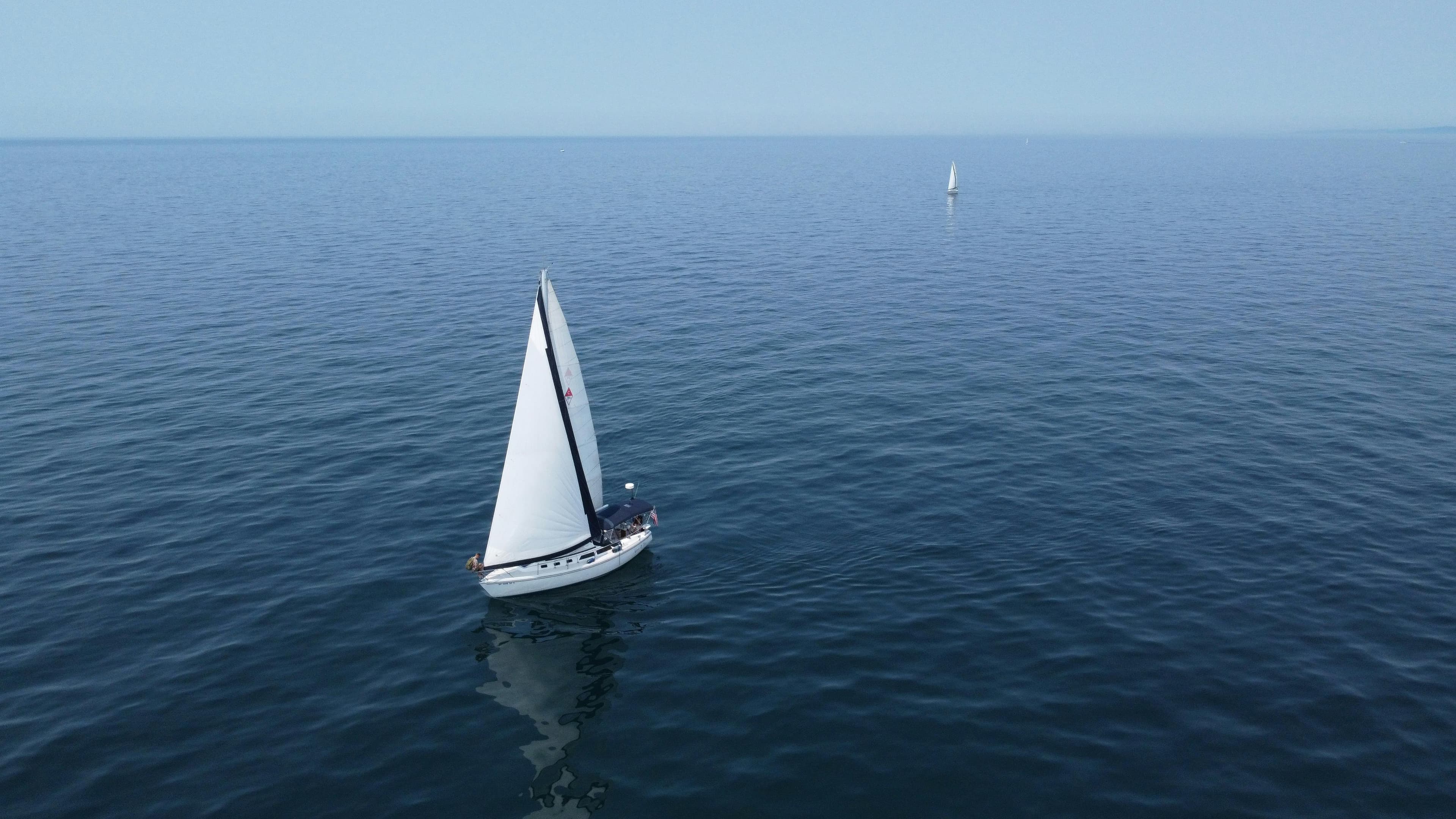 Segelbåt i skärgården